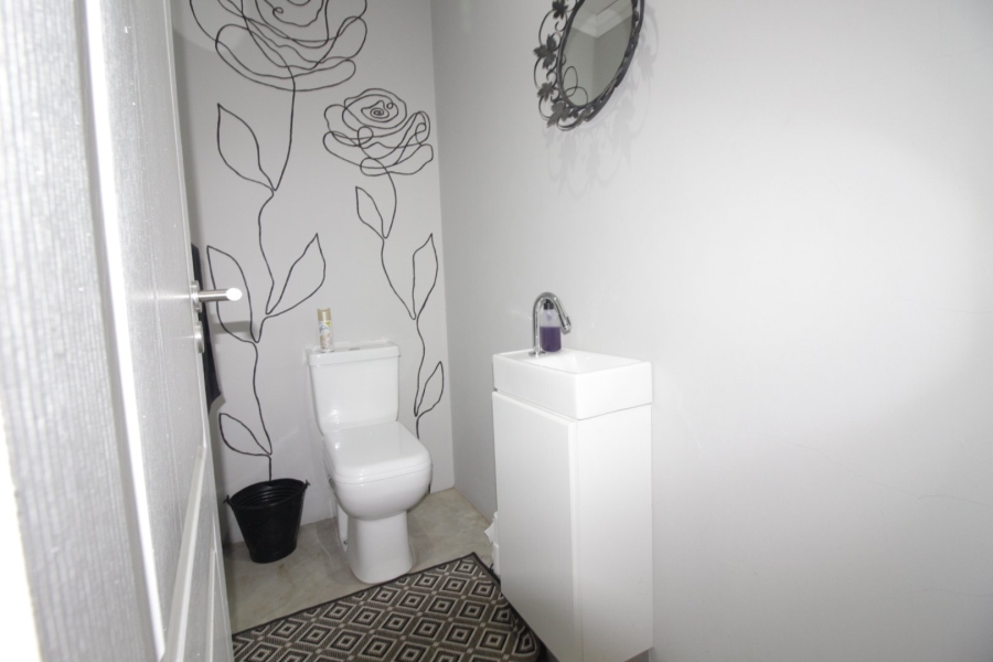 4 Bedroom Property for Sale in Paradise Beach Eastern Cape